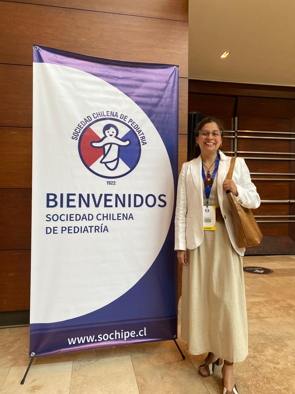La Dra. (c) Jenifer Villa Velásquez, académica de la Escuela de Enfermería de la Universidad Austral de Chile, Sede Puerto Montt, obtuvo recientemente tres importantes reconocimientos en encuentros científicos nacionales e internacionales que reúnen a profesionales del área infantil y de la investigación en salud.