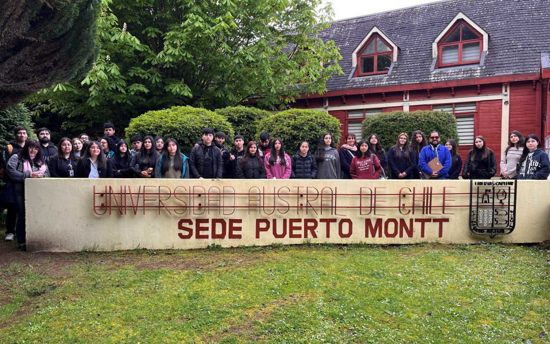 Estudiantes del Programa de Residencia Familiar Estudiantil de JUNAEB conocieron la oferta académica de la UACh en Puerto Montt