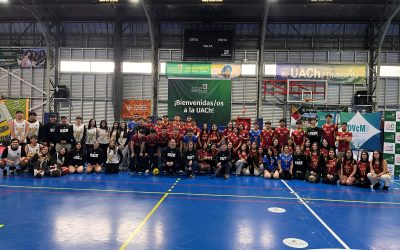 Selecciones deportivas UACh Sede Puerto Montt reciben nueva indumentaria institucional
