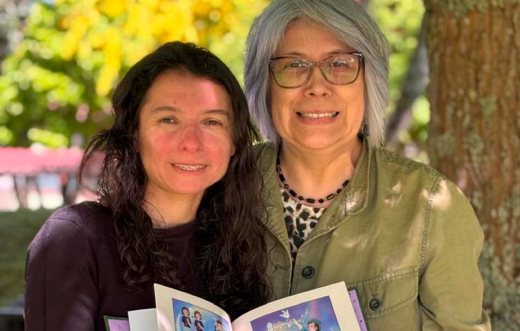 «Ema, señar y soñar»: innovador cómic creado por las académicas Karina Muñoz y Jessica Aliaga valora la cultura sorda e ilustra interacción en Lengua de Señas Chilena.